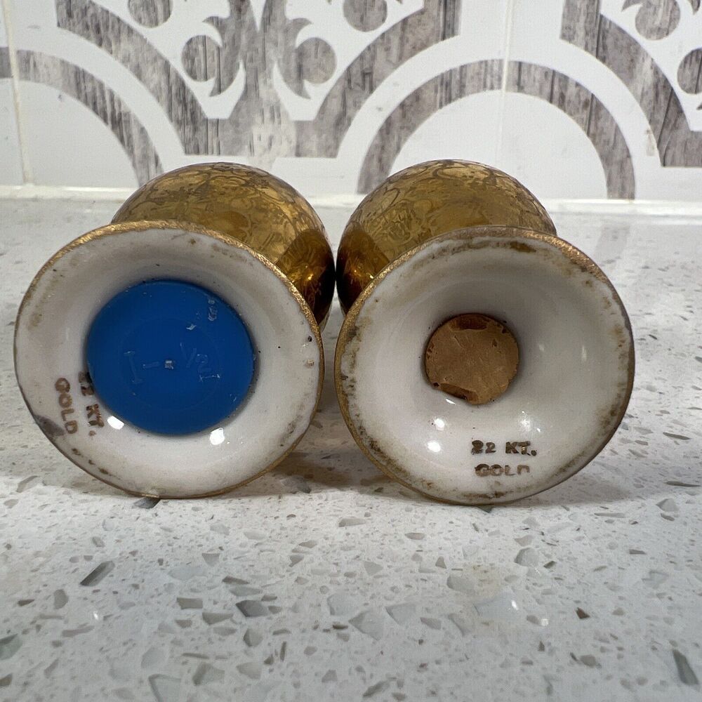 Vintage 22k Karat Floral Gold Coated Ceramic 2 5/8" Salt Pepper Shaker Set Pair - Picture 4 of 7